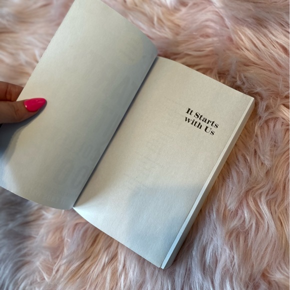 It ends with us & It starts with us by Colleen Hoover Paperback Book 1&2 Bundle - Picture 8 of 8